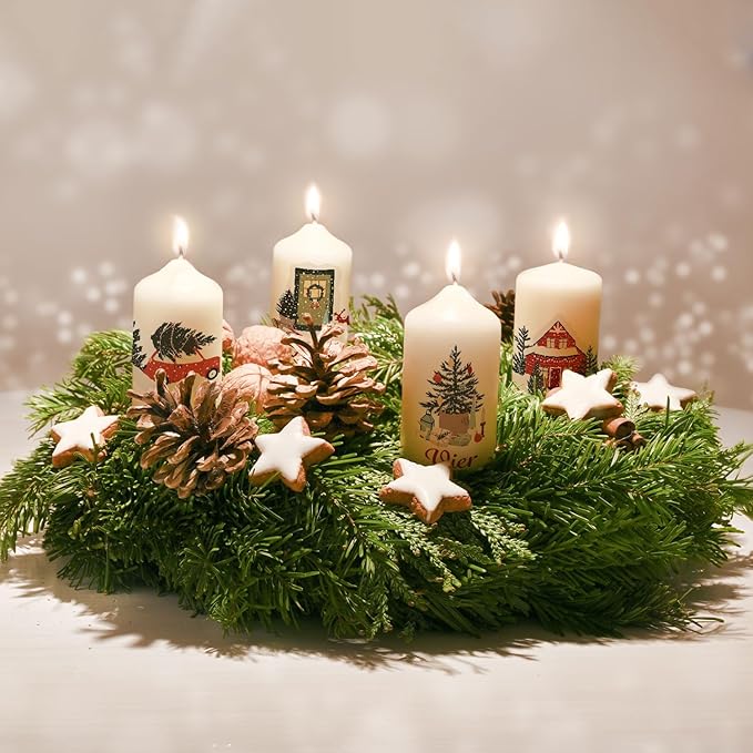 GRAVURZEILE Bedruckte Weihnachtskerzen - Advent Weihnachtsmotive - Kleine Kerzen im 4er Set für den Adventskranz - Dekoration zu Weihnachten - Geschenk für Sie & Ihn - Stumpenkerze 120/58