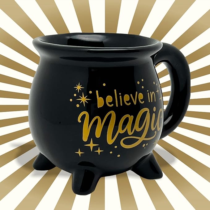 MIK funshopping Weihnachtstasse | Hochwertige Keramik-Tasse mit weihnachtlichem Design | Ideal für Heiß- & Kaltgetränke | (Magischer Kessel 350 ml)