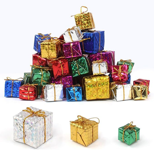 Dadabig 60 Mini Geschenkboxen Weihnachtsbaumschmuck Anhänger Dekoration Klein Geschenkpäckchen Ornamente Christbaumschmuck Weihnachten Dekoration Tannenbaum Schmuck Zufällige Farbe (4cm/ 3cm/ 2,5cm)